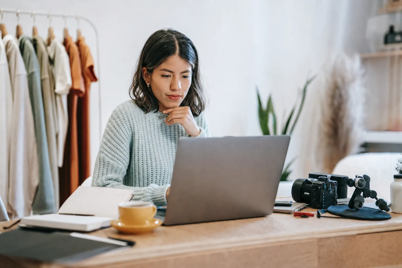 How to Follow Up After Pitching a Brand